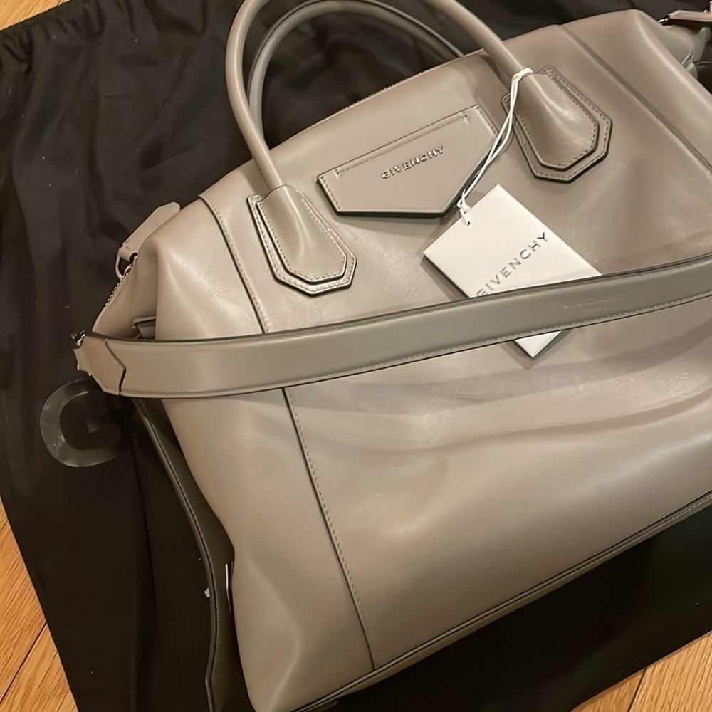 NWT Givenchy Antigona Medium Soft Leather Top Handles Tote In Stone Grey - Picture 5 of 10
